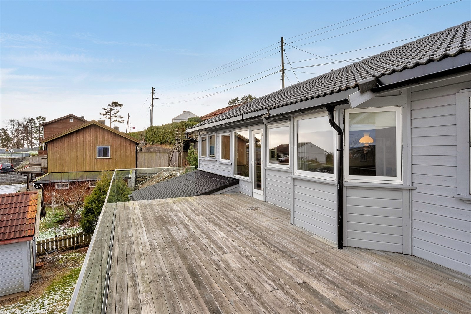 Stor veranda med gode solforhold og en flott utsikt Galleribilde