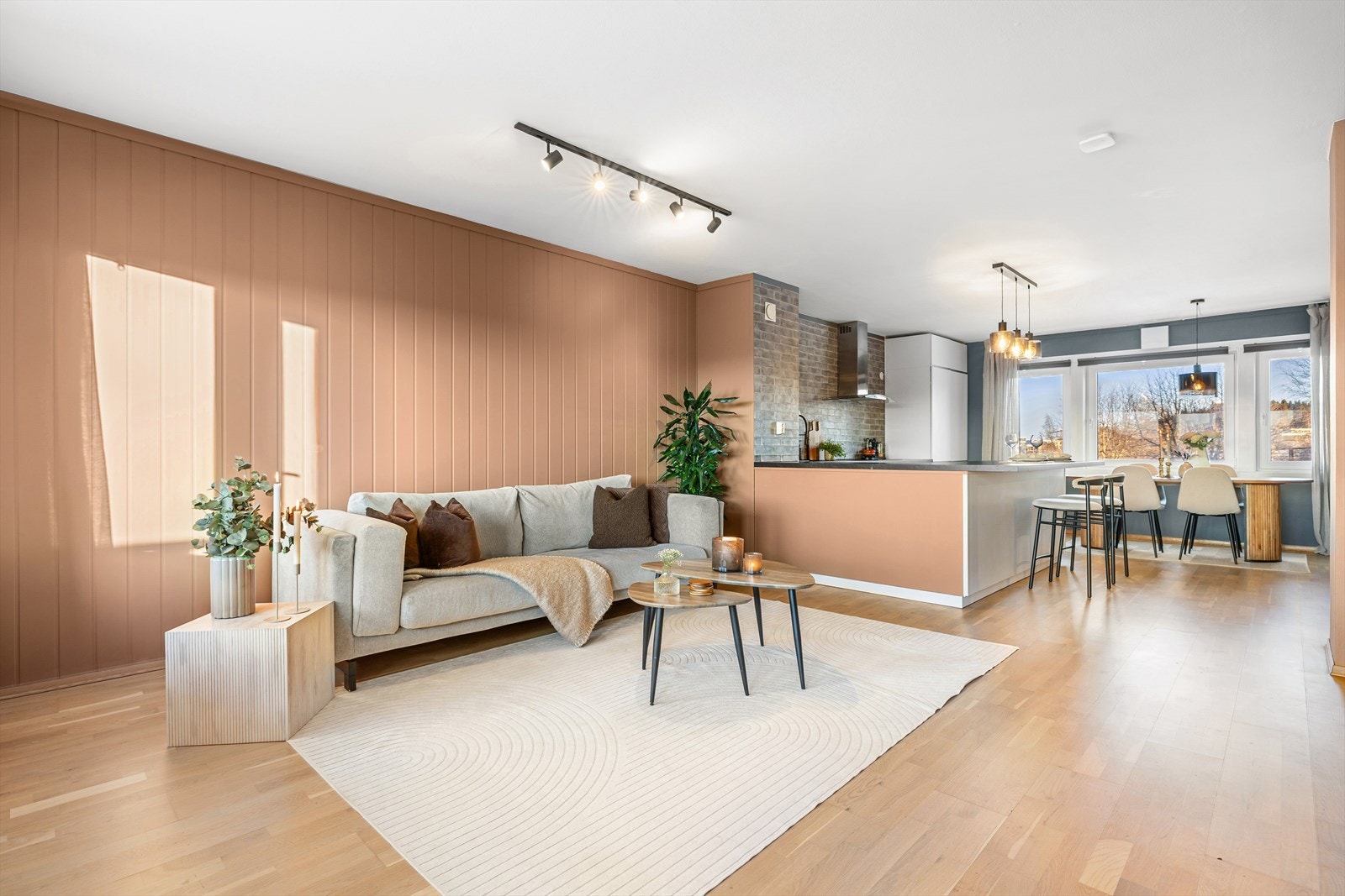 Takstmann har gjennomført en tilstandsvurdering av leiligheten i anledning salg, og har gitt flere punkter tilstandsgrad 1. Dette sikrer trygghet og forutsigbarhet for en ny kjøper som kan flytte direkte inn. Galleribilde