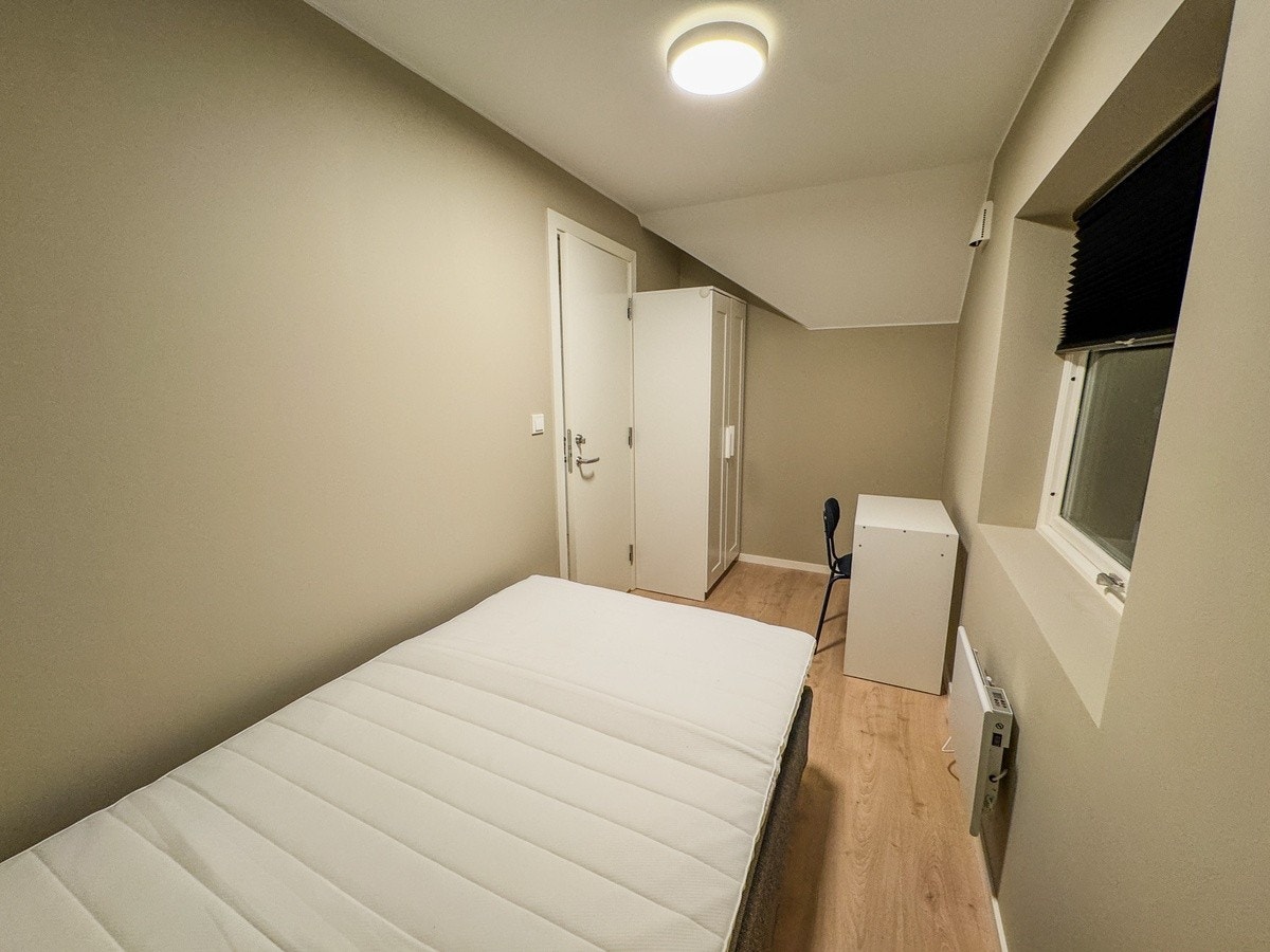 Soverom 2: 120 seng Galleribilde