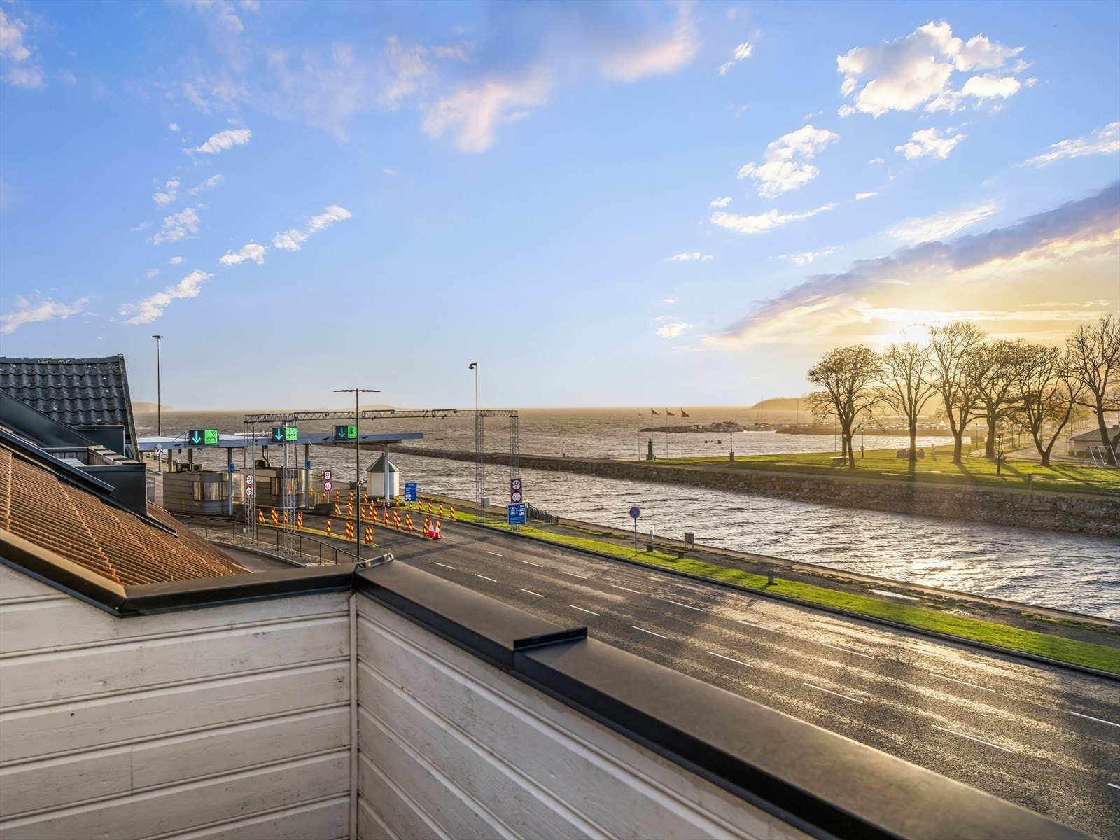 Fra boligen har du utsikt mot kanalen og gangavstand til byens beste kaféer, butikker og restauranter. Galleribilde