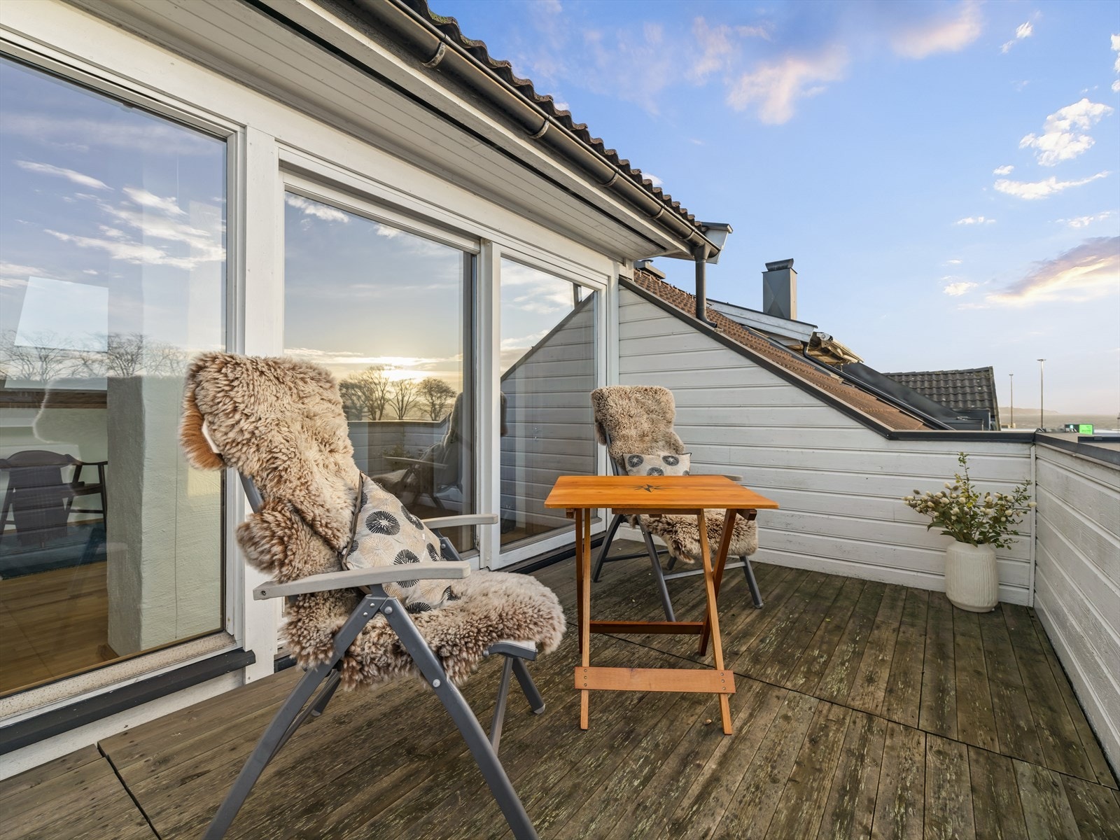 Lekker veranda med utgang fra loftstue. Galleribilde