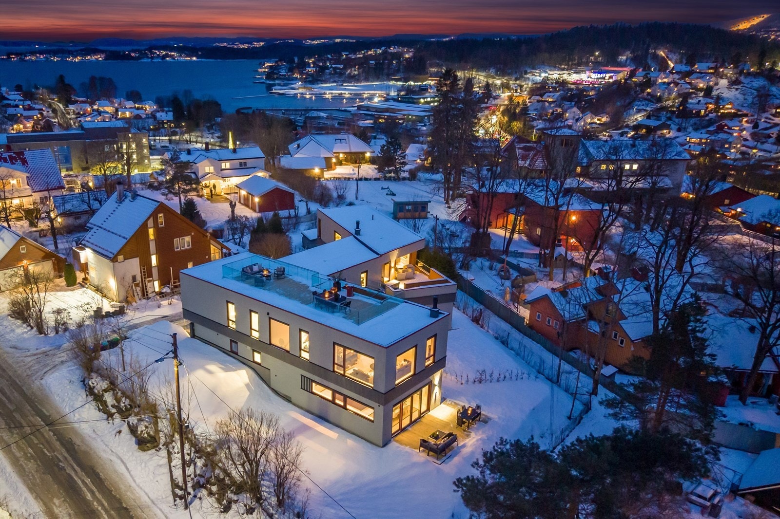 Velkommen til Furukollveien 13A, presentert av Nordvik Asker. Foto: Paul-Dan Dragoman og Eiendomsfoto AS. Galleribilde