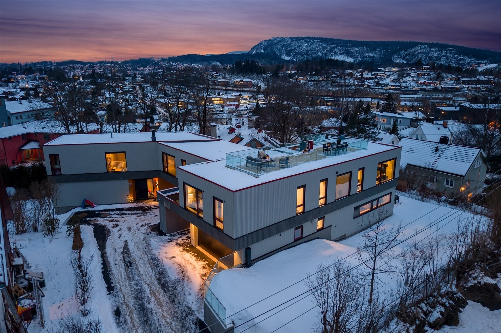 Nå har du muligheten til å sikre deg en helt ny arkitekttegnet funkisbolig ferdigstilt i desember 2025. Galleribilde