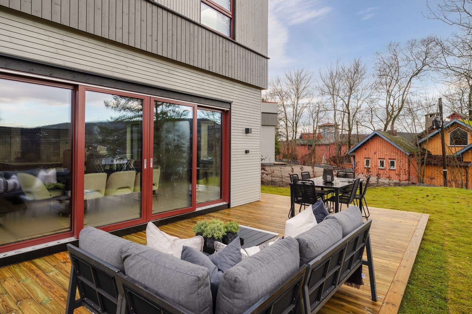 Terrassen er utstyrt med belysning og stikkontakt. Galleribilde