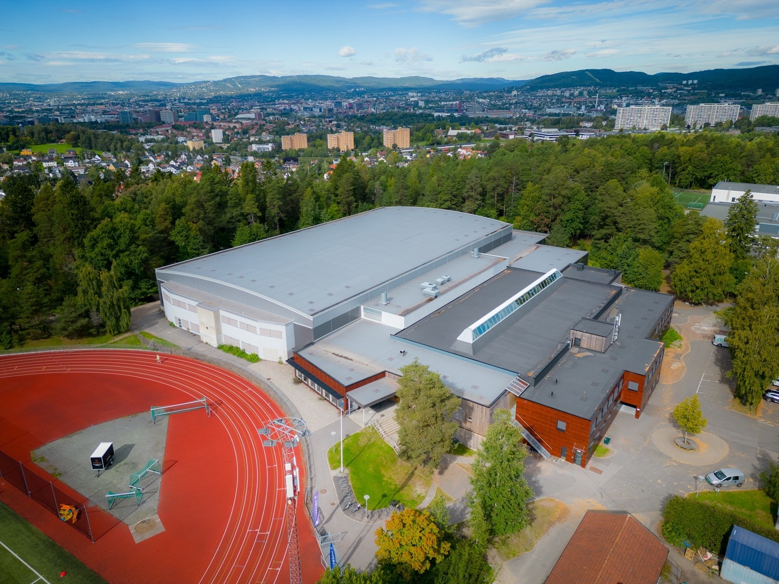 Mange idrettsforening har et svært bredt tilbud av aktiviteter og flotte fasiliteter i tilknytning til Oppsal Arena. Galleribilde