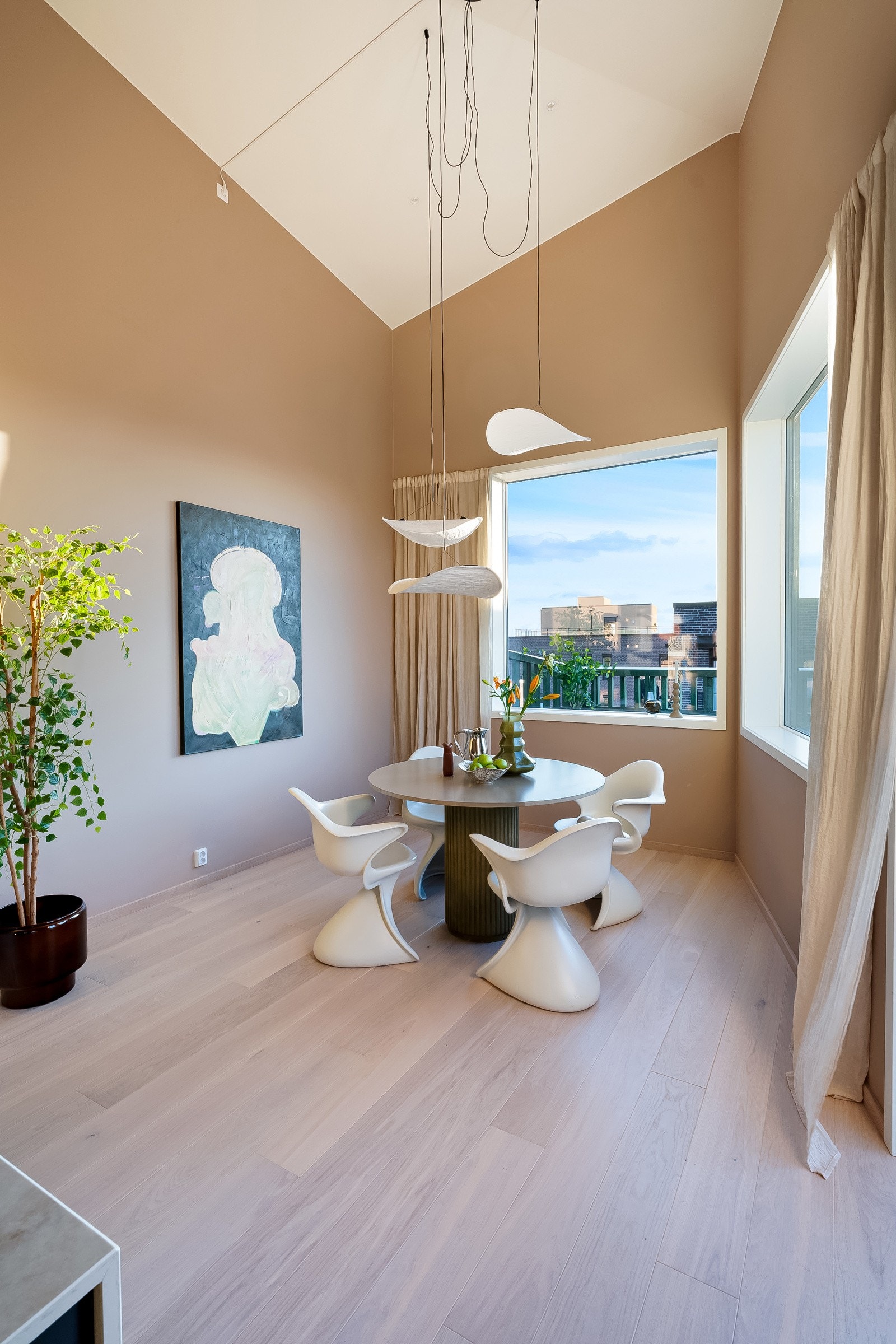 Et naturlig samlingspunlt for hyggelige måltider. Galleribilde