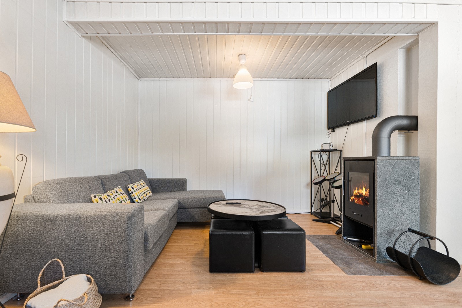 Innredningen av sokkeletasjen er ikke omsøkt og godkjent. Se mer informasjon under punkt for ferdigattest. Galleribilde