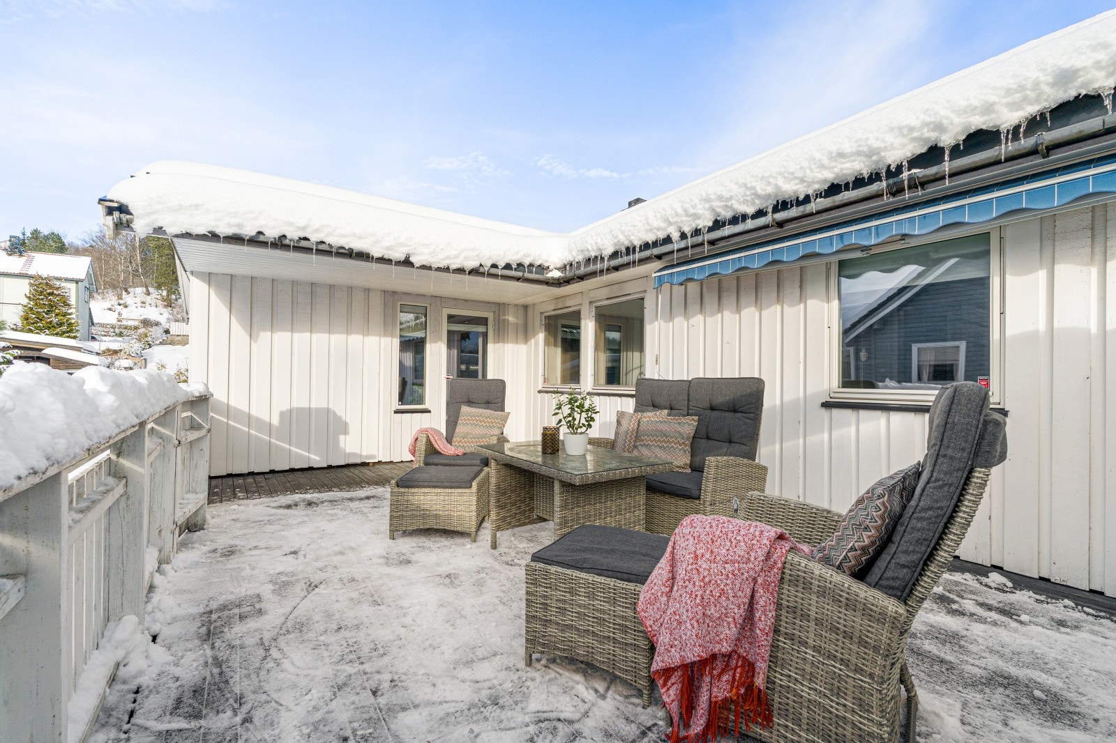 Eiendommen har et samlet terrasseareal på 55 m², med god plass til utemøbler. Galleribilde