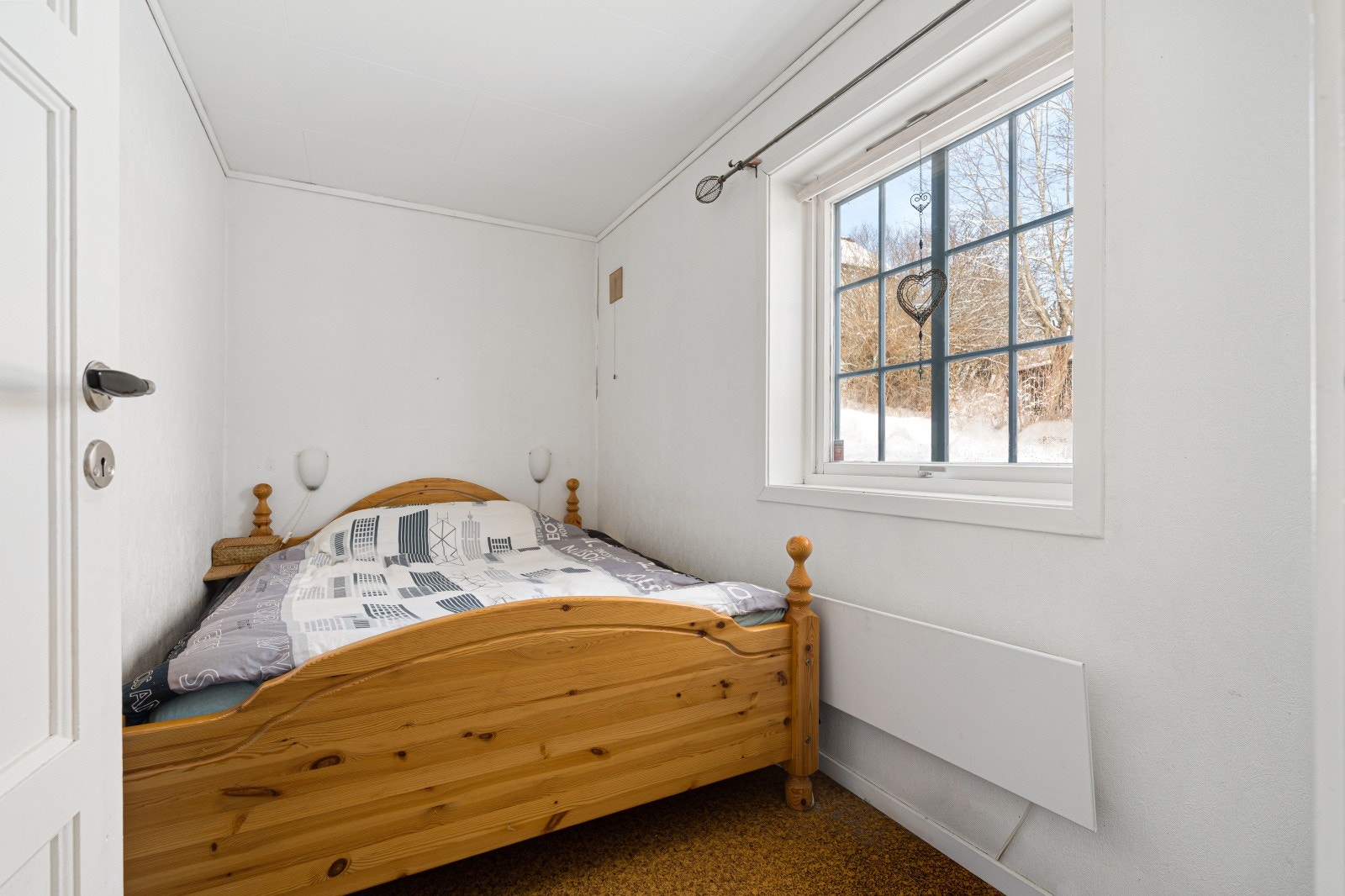 Innredningen av sokkeletasjen er ikke omsøkt og godkjent. Se mer informasjon under punkt for ferdigattest. Galleribilde