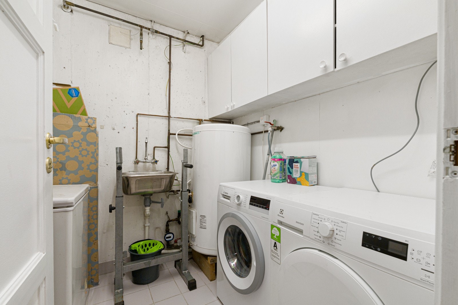 Innredningen av sokkeletasjen er ikke omsøkt og godkjent. Se mer informasjon under punkt for ferdigattest. Galleribilde