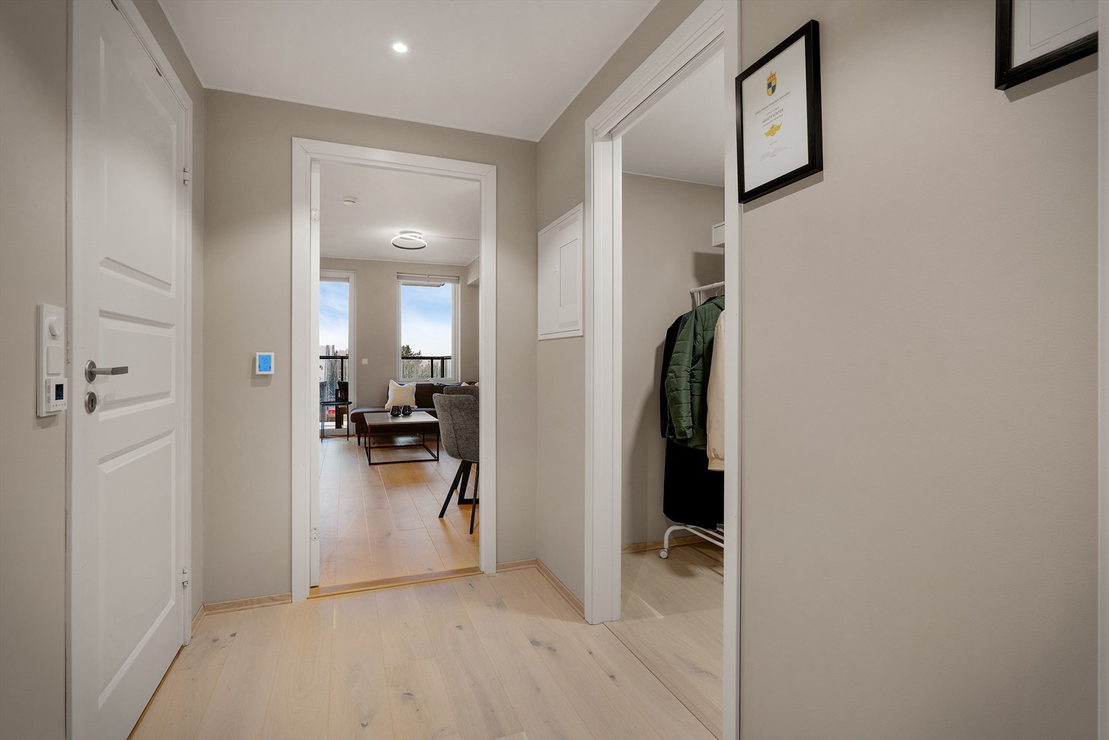 Leiligheten har også en egen innvendig bod på ca. 3 m², med adkomst fra entréen. Galleribilde