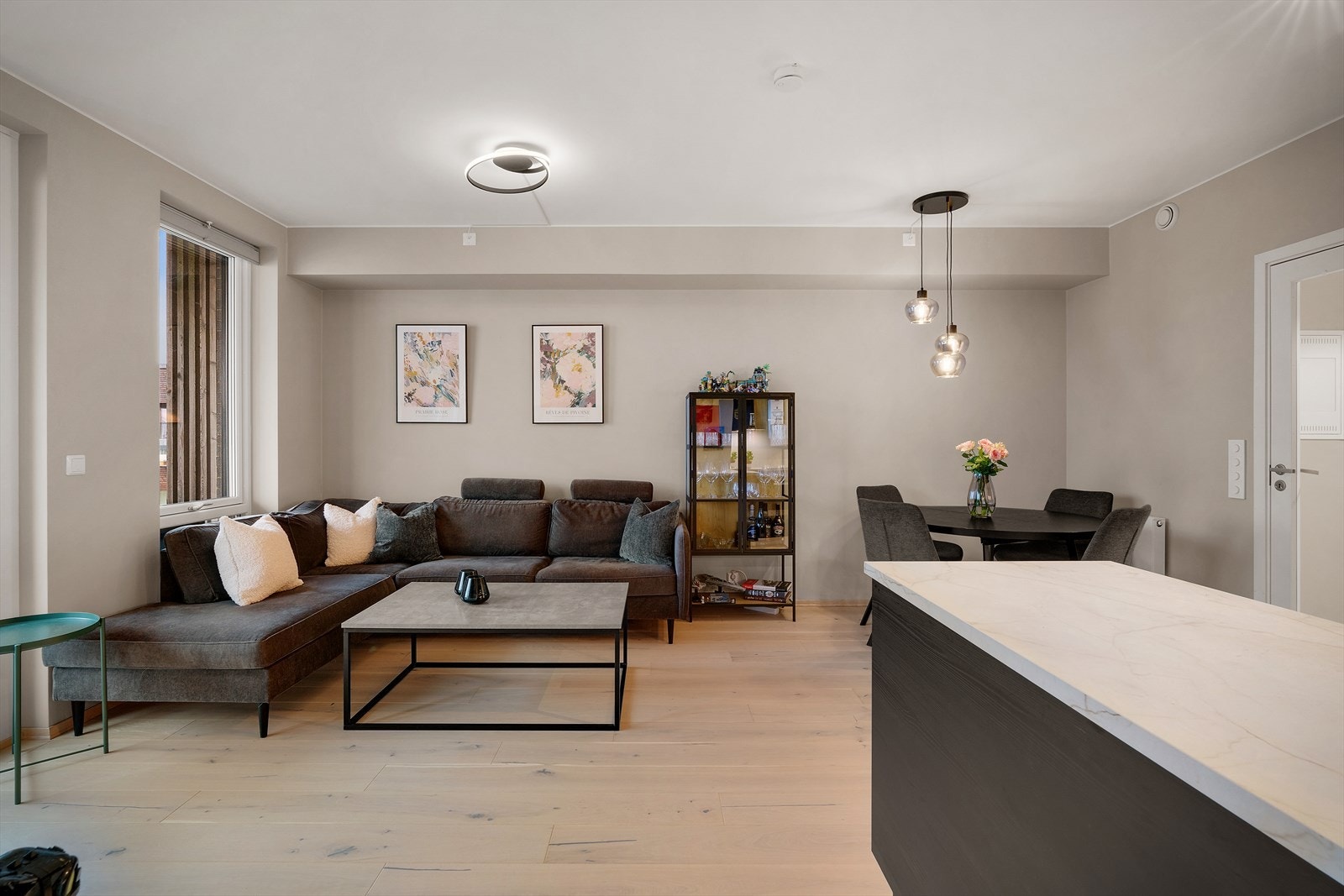 Aktiv Eiendomsmegling v/ Roger Glesnes har gleden av å presentere Sandsliåsen 57K! (Foto: Jarle Kysnes, Imotiv). Galleribilde