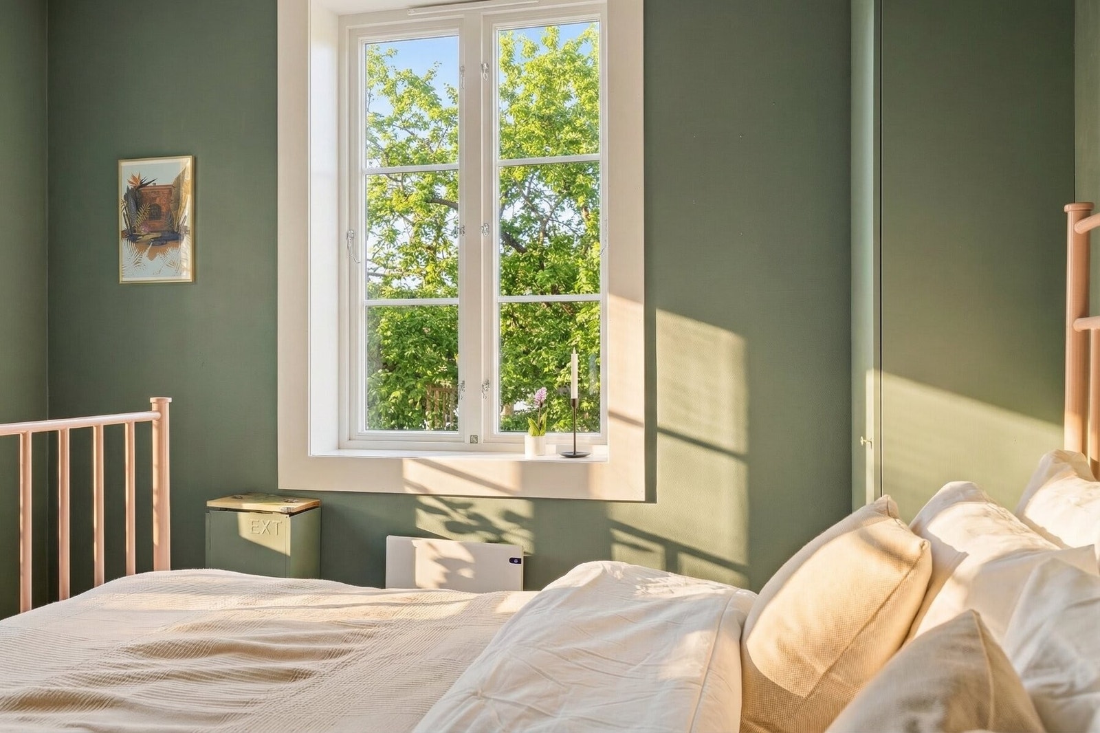 Hovedsoverommet ligger mot Botaniske Hage og har flott og luftig utsyn. Galleribilde