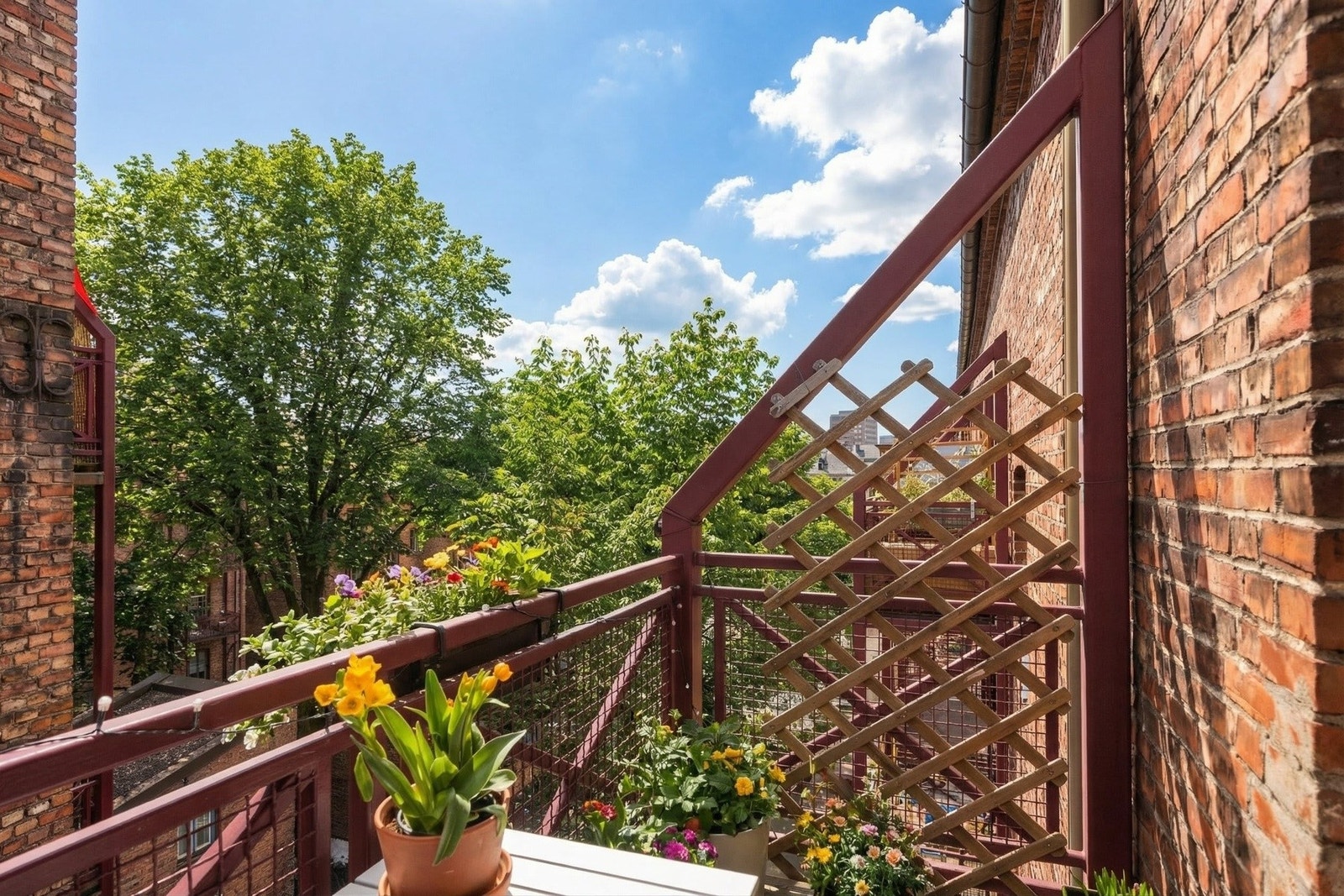 Selgerne skryter av et veldrevet borettslag med sikker og effektiv drift, samt hyggelige naboer og attraktive felles fasiliteter. Galleribilde