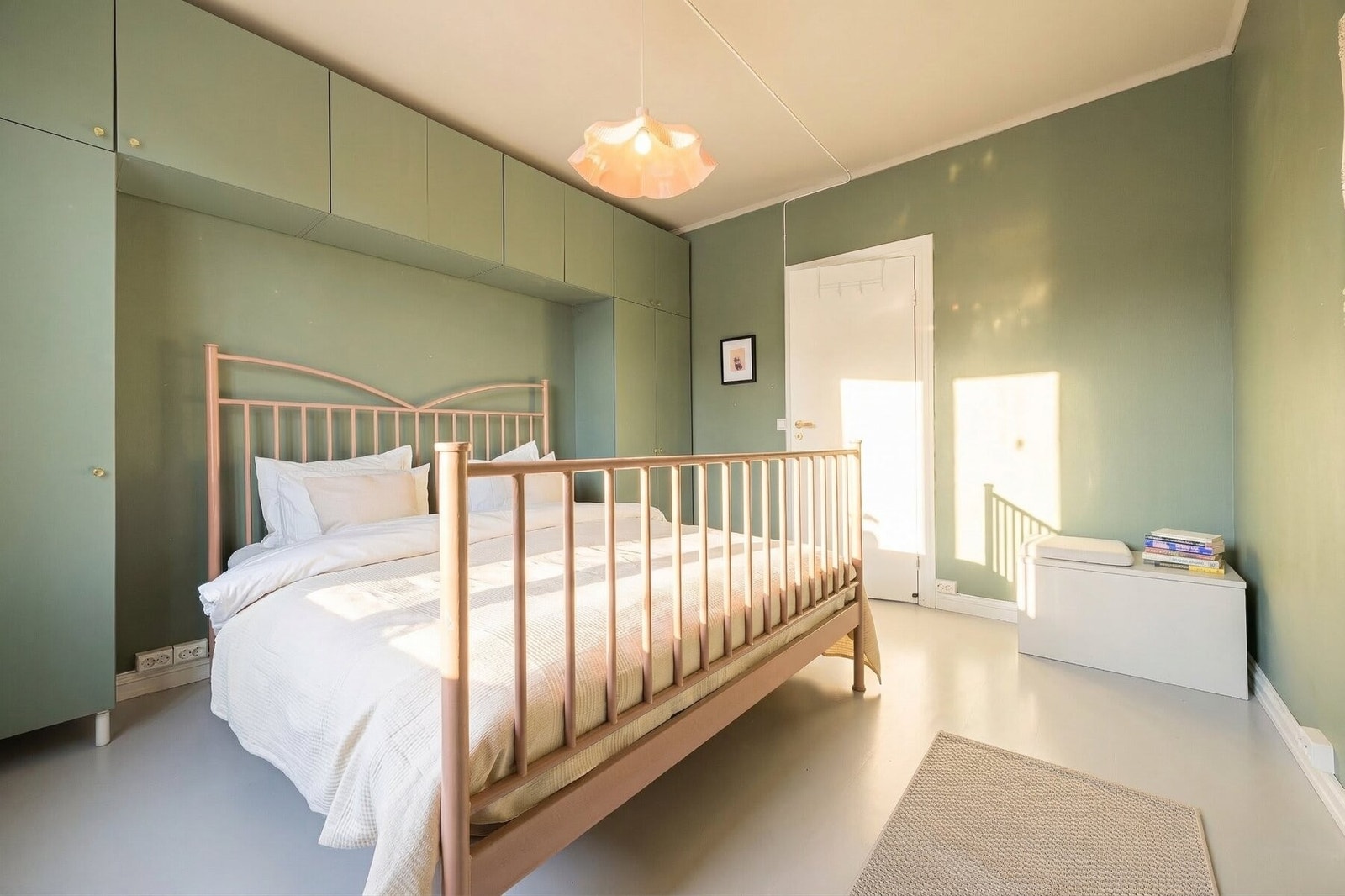 Innredet i delikate farger. Galleribilde