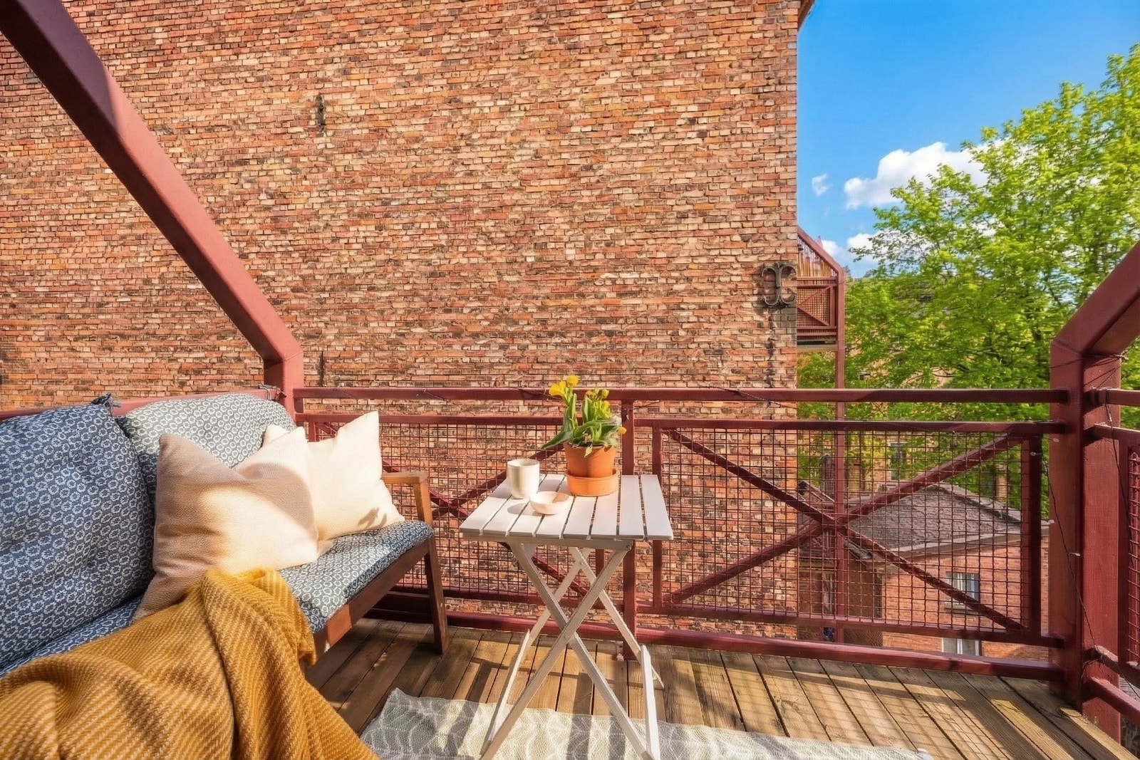 Leiligheten har en skjermet beliggenhet i et veldrevet og svært populært borettslag. Galleribilde