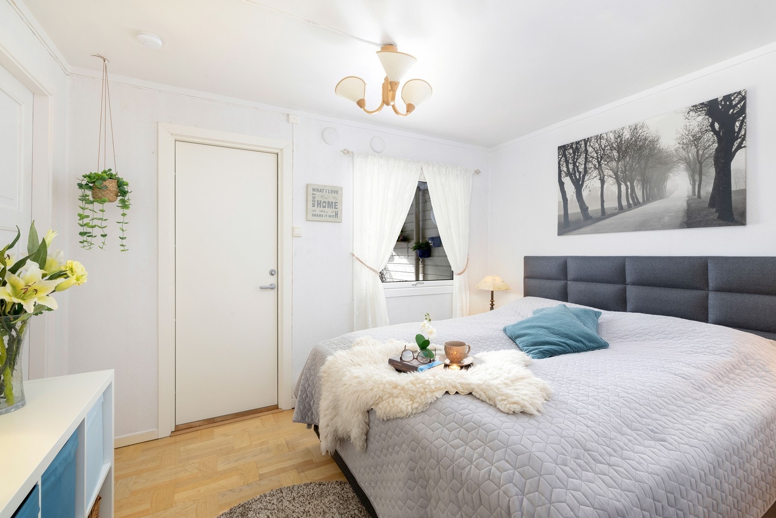 Soverom med inngang til toalett/vaskerom Galleribilde