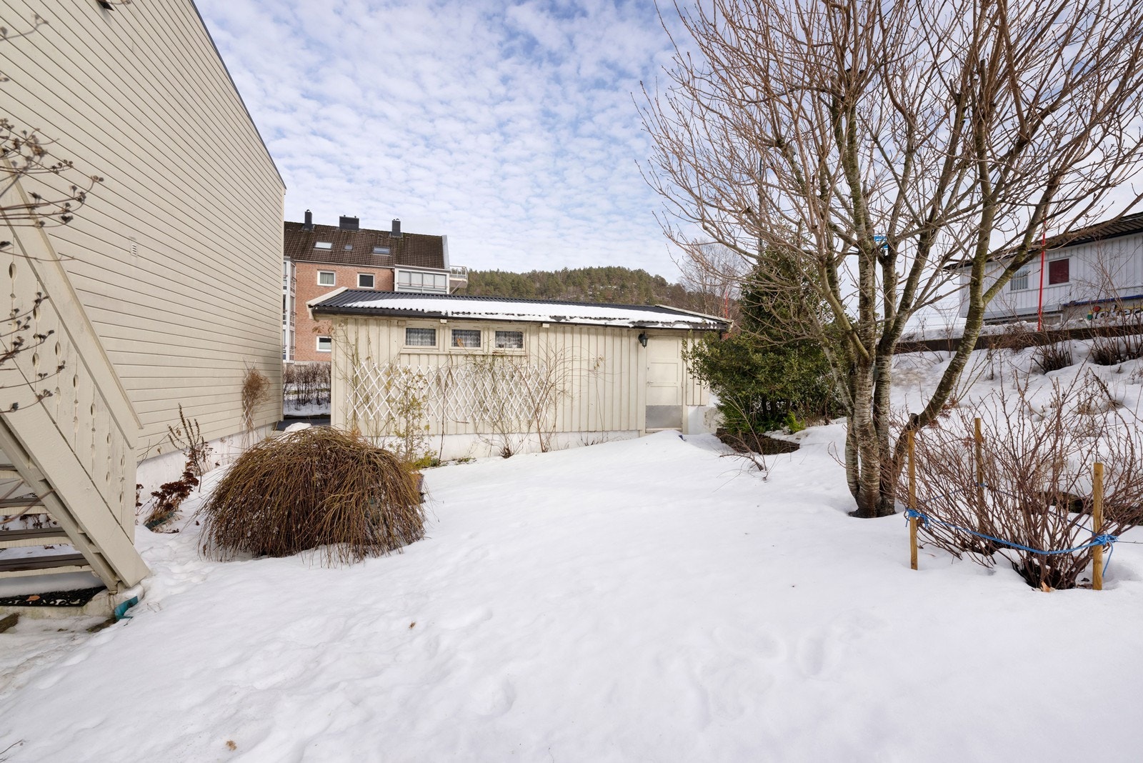 Endetomt med stor garasje Galleribilde
