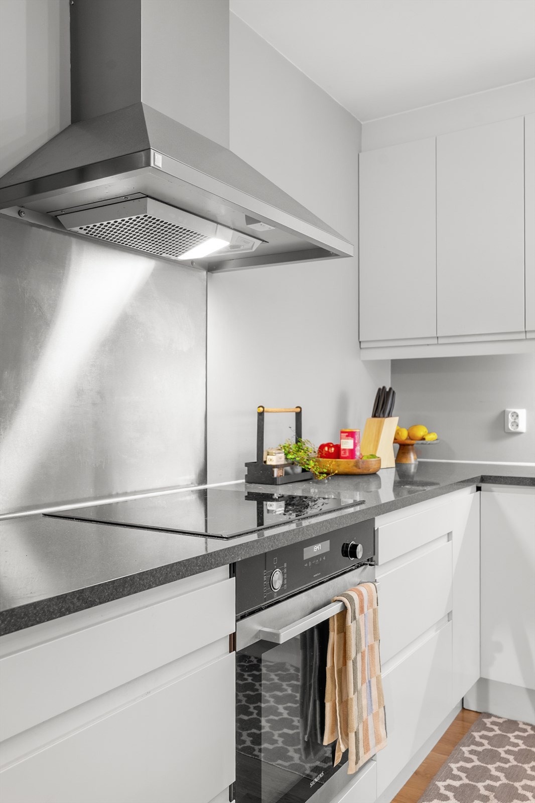 God skap- og benkeplass Galleribilde