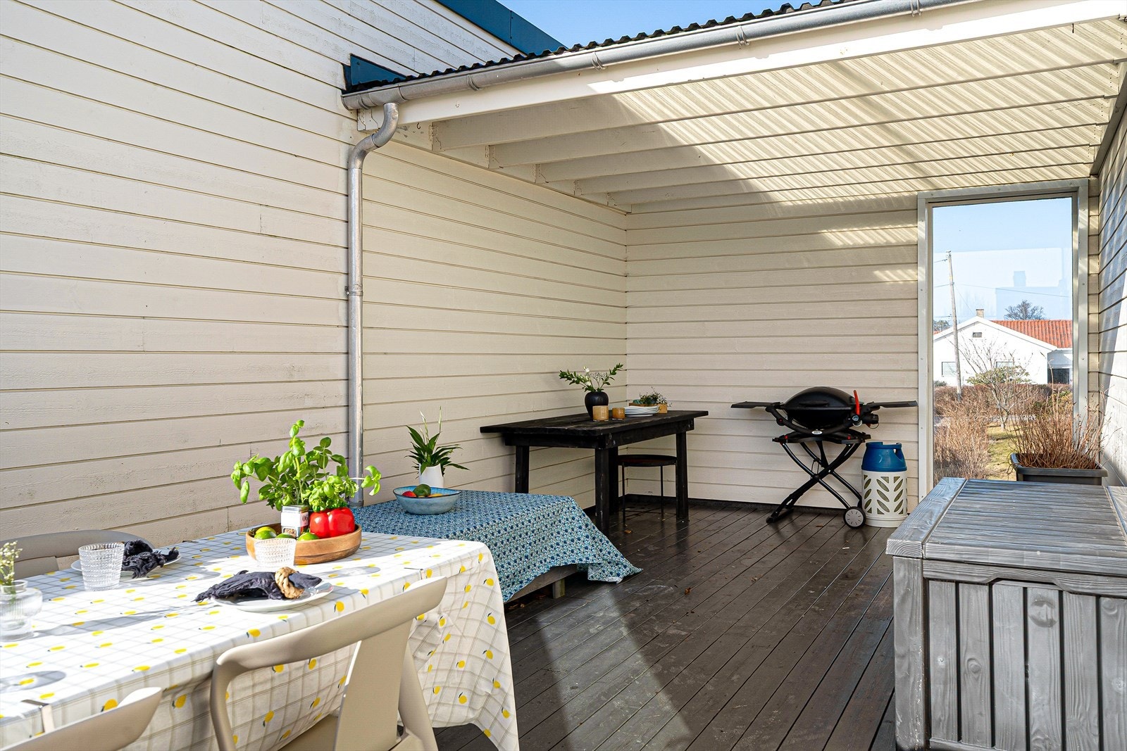 Overbygget terrasse man kan nyte uavhengig av sommerværet Galleribilde