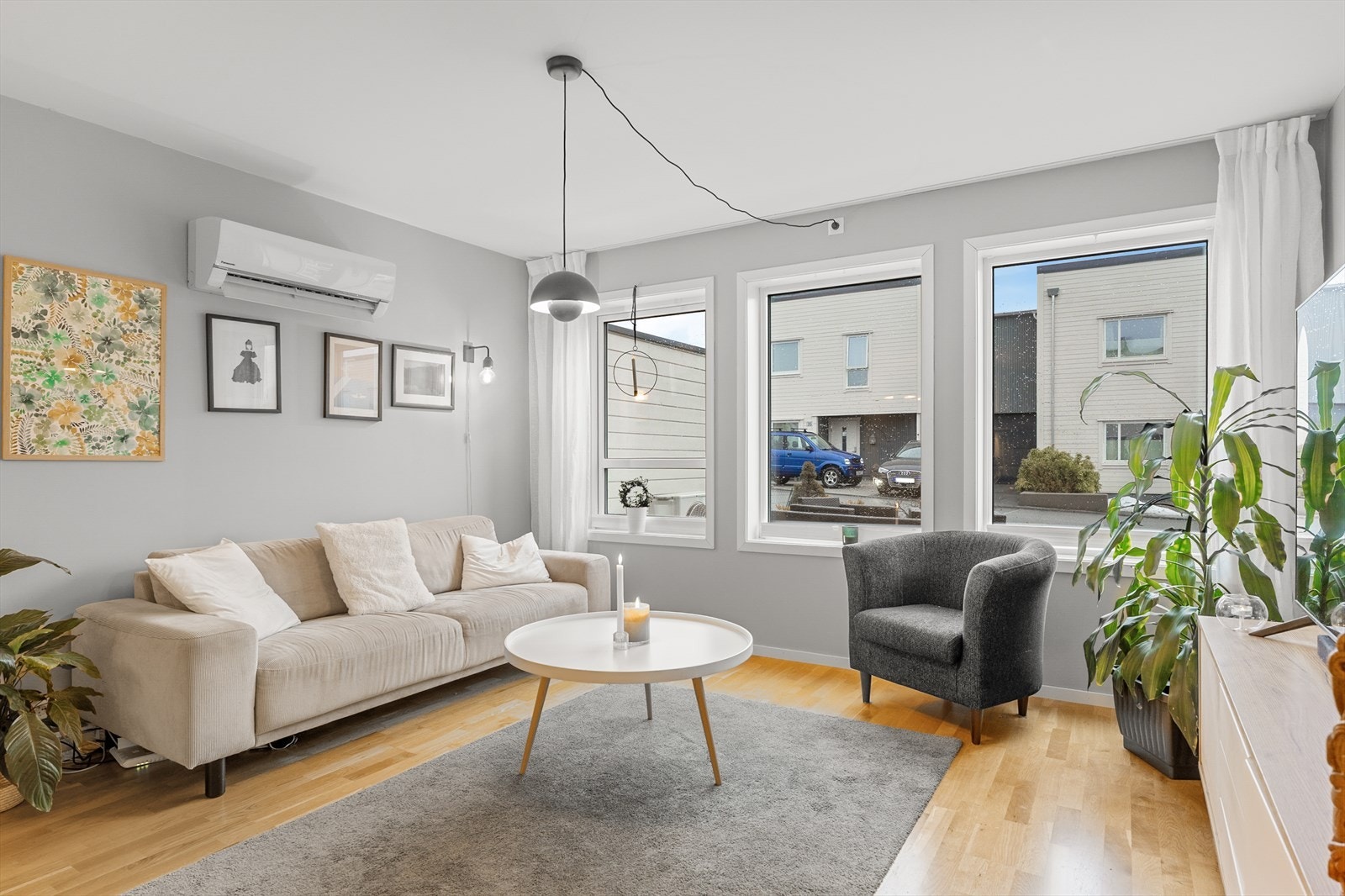 Moderne og gjennomført enebolig i rekke med god standard Galleribilde