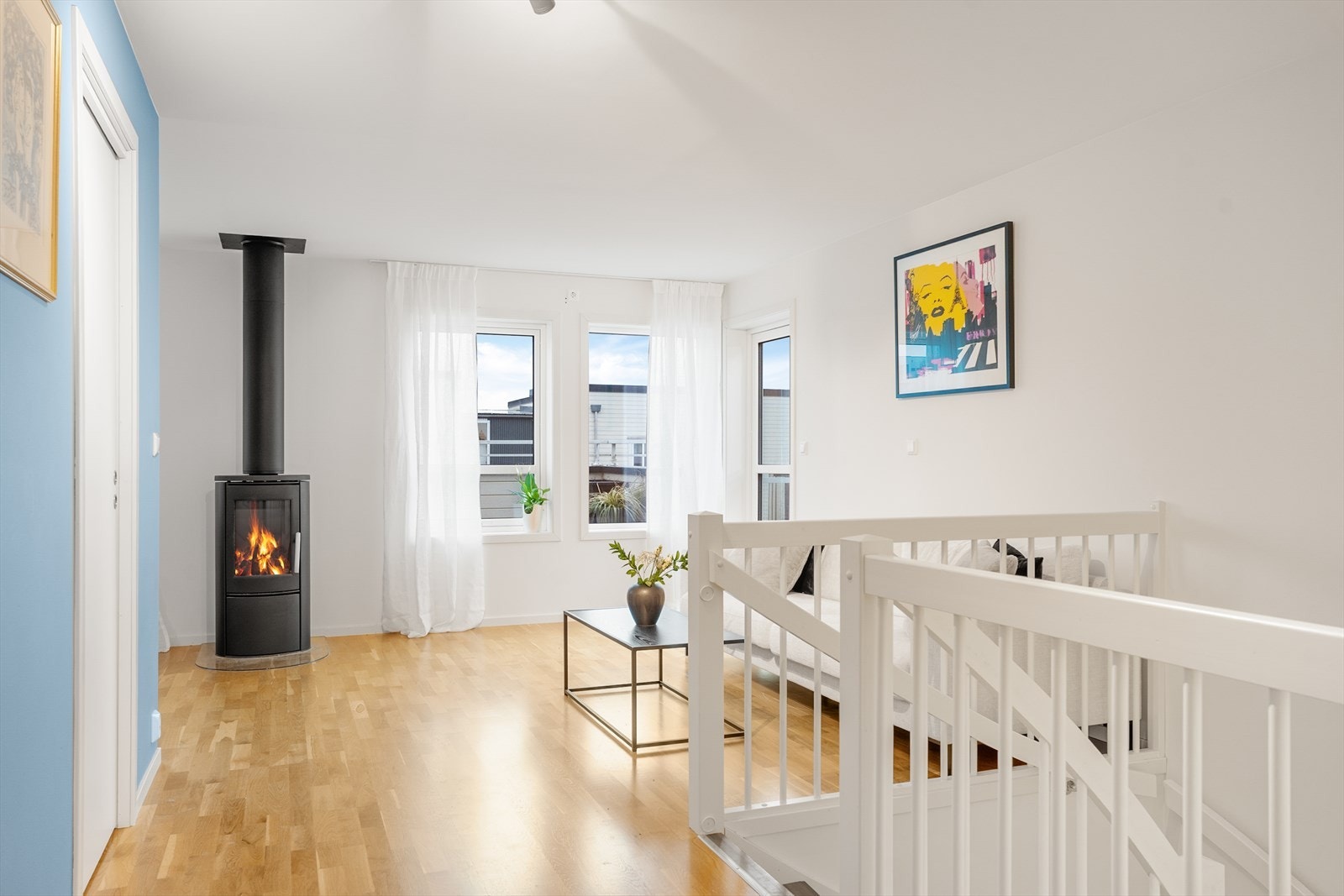 Herlig loftstue med vedovn i 2. etasje Galleribilde