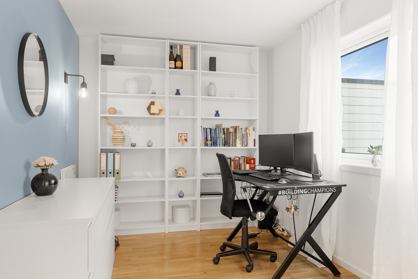 Del av loftstuen som passer utmerket som hjemmekontor evt. soverom nr. 4 Galleribilde