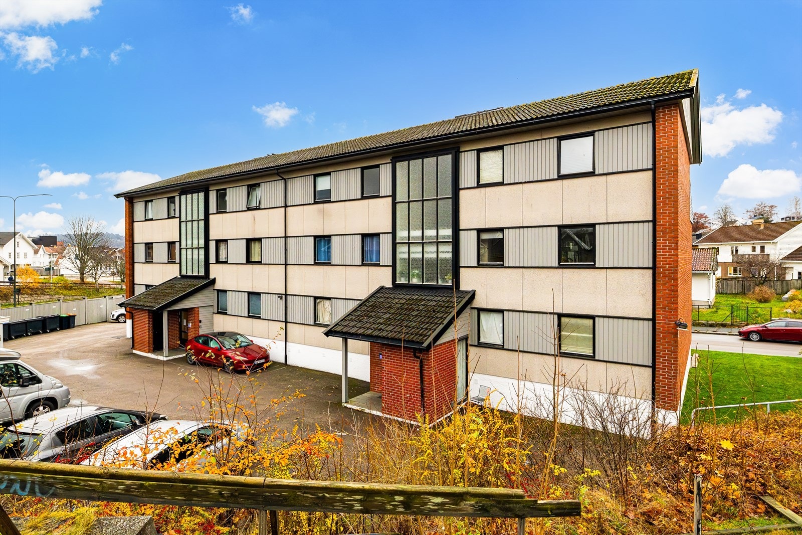 Felles inngang med dørcalling Galleribilde