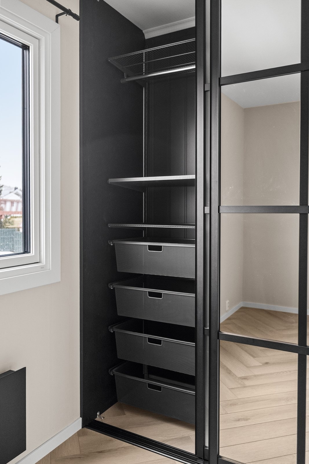 Innholdsrik garderobeløsning Galleribilde