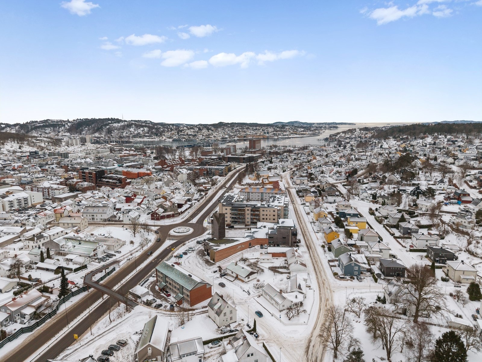 Meget sentral beliggenhet, kort gangavstand til alle byens sentrumsfunksjoner, tog/buss-stasjon og havnen Galleribilde