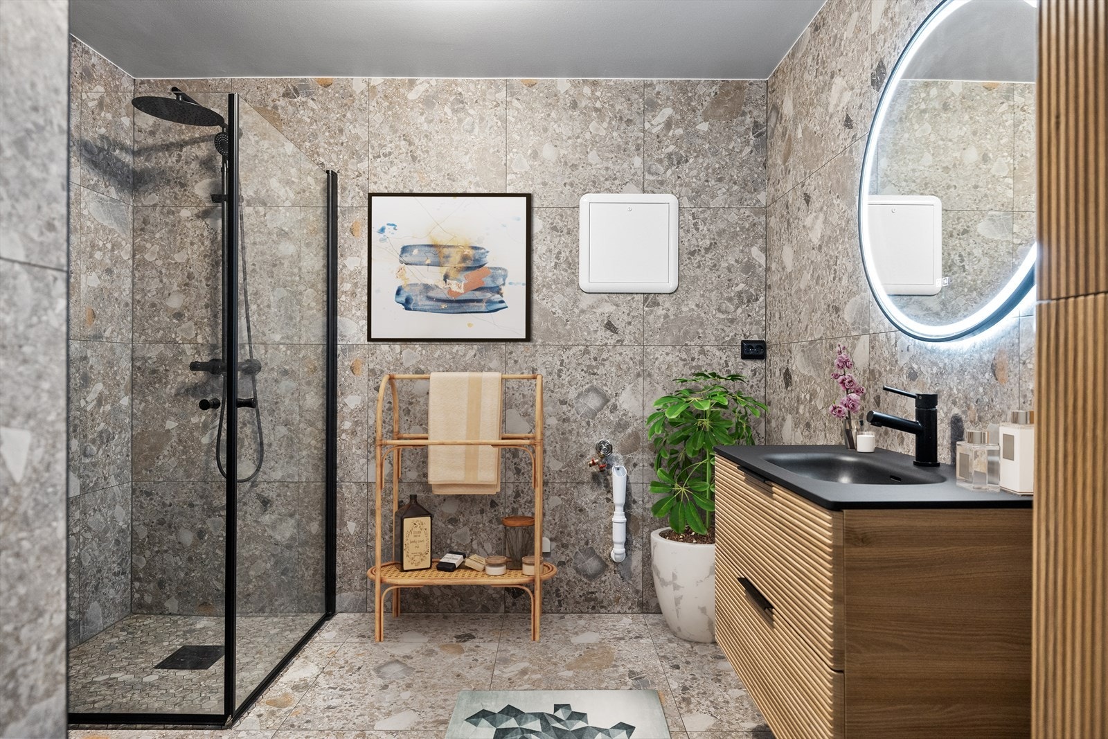 Renovert bad/vaskerom i 2025 av fagfolk Galleribilde