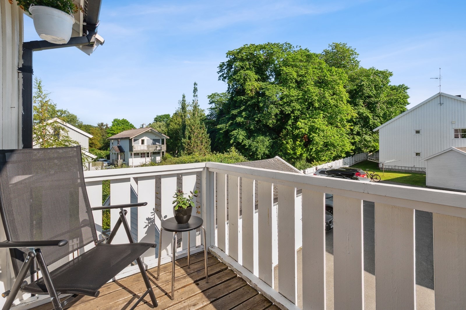 Boligen vender mot sør, og har solrik balkong med utgang fra stue. Galleribilde