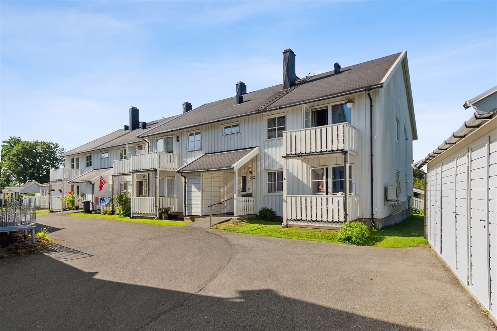 Velkommen til Skriverveien 13 - en innbydende og påkostet 3-romsleilighet i 2. etasje. Galleribilde