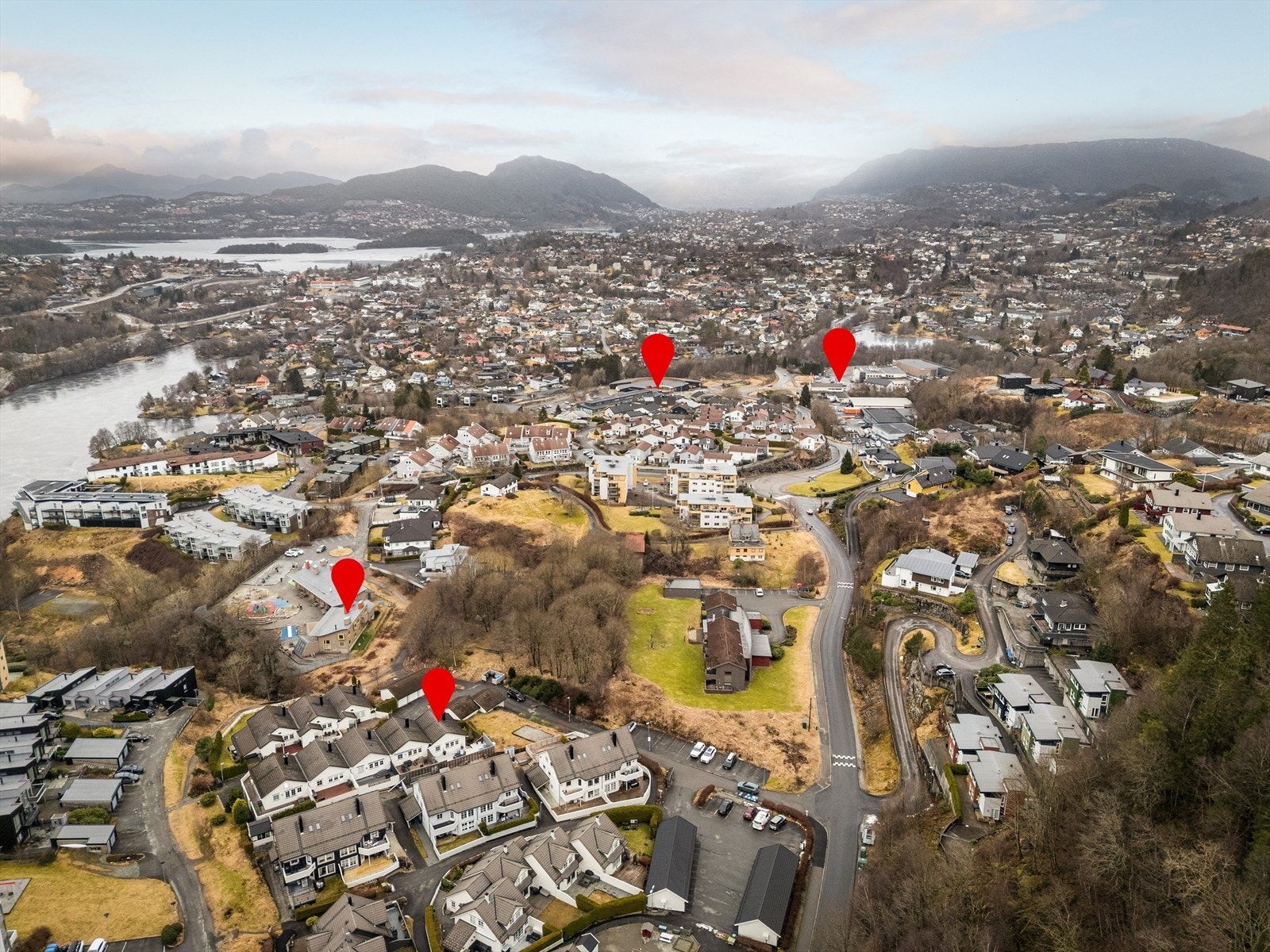 Gangavstand til Apeltun barneskole og Extra matbutikk. Galleribilde