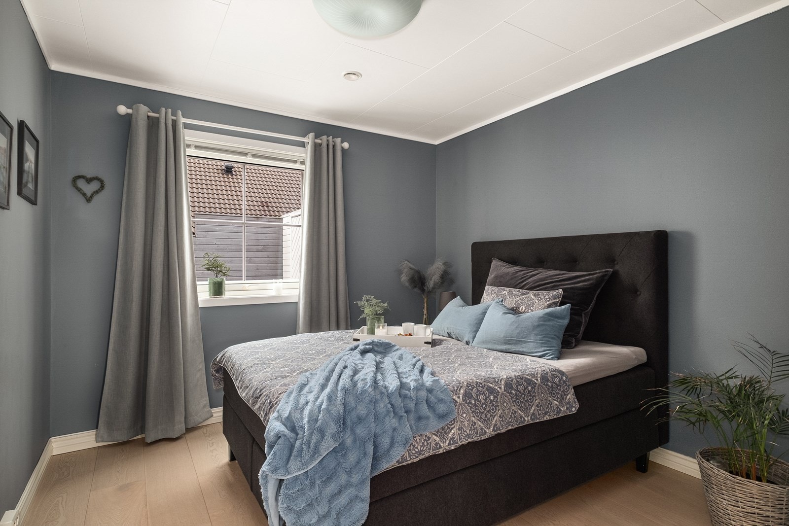 Det er 3 soverom i huset. Galleribilde