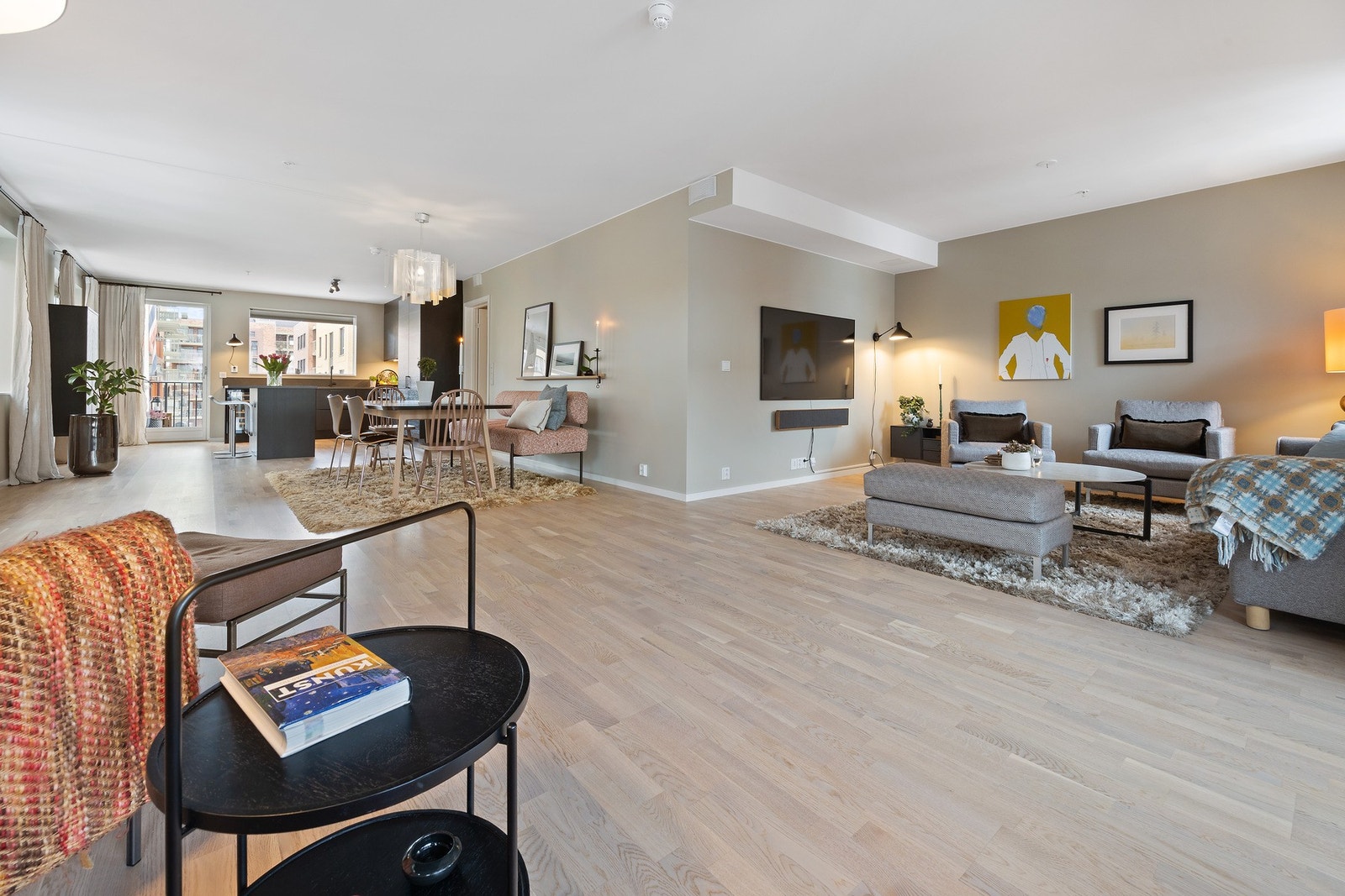 God takhøyde og masse lysinnslipp Galleribilde