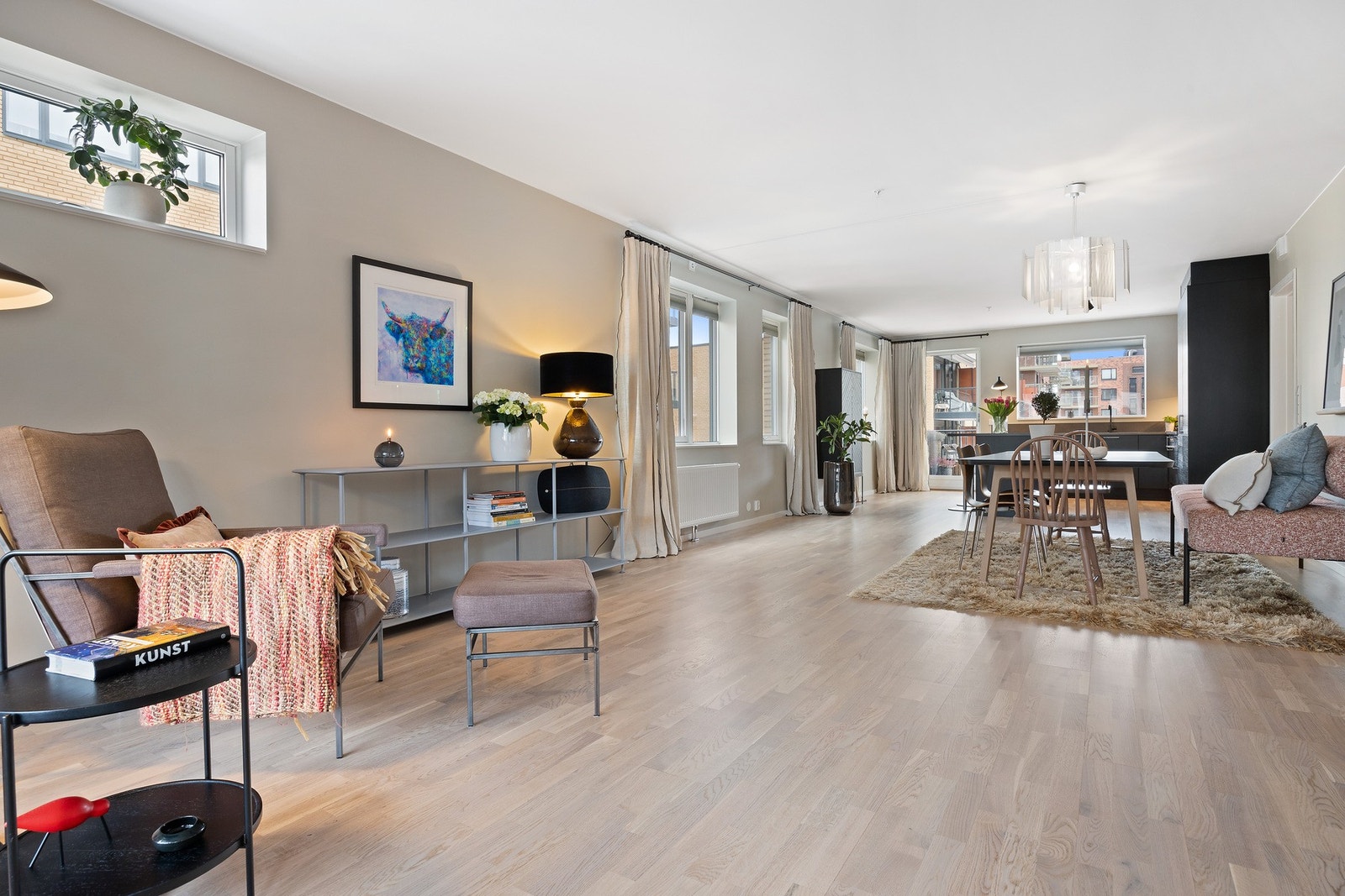 Leiligheten har fin romfølelse Galleribilde