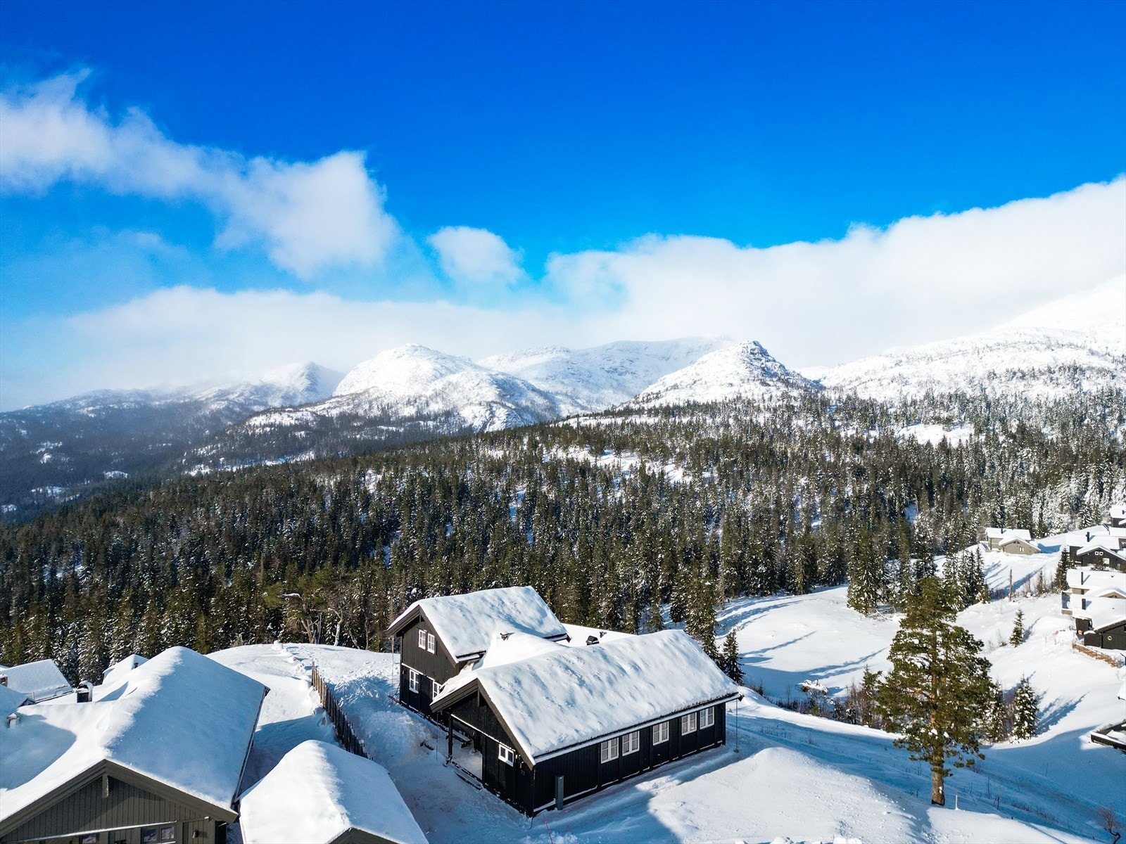 Lifjell har et flott, variert og egenartet turområde med fine rekreasjonsmuligheter, sommer som vinter. Galleribilde