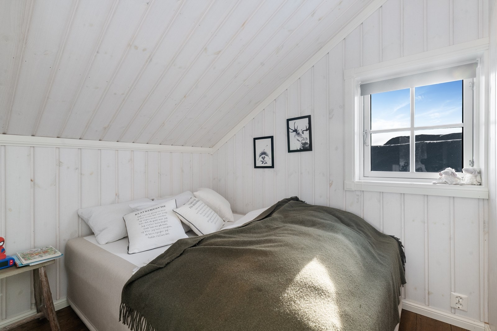 Det er to gode soverom også i 2.etg. Galleribilde