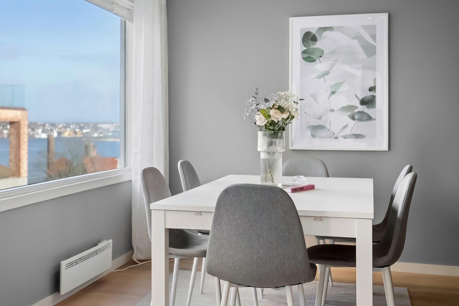 Flott utsikt over innseilingen til Stavanger fra spisestue Galleribilde