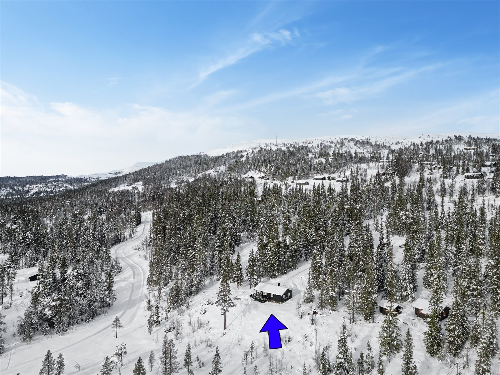 Vinterstid er det flotte langrennsløyper i nærområdet. Sommerstid byr området på fantastiske turmuligheter til fots, både med og uten fiskestang. Området kan by på både blåbær og molter. Galleribilde