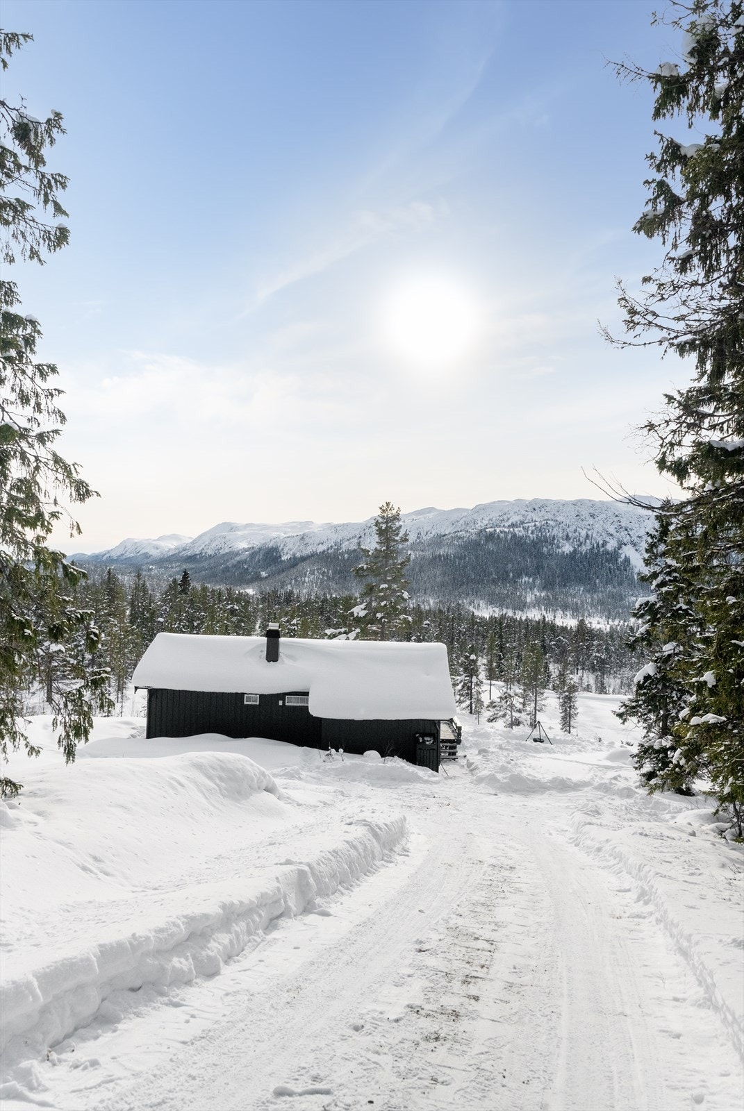 Veien og parkeringsplassen ble etablert i 2017 i regi av grunneier. Galleribilde