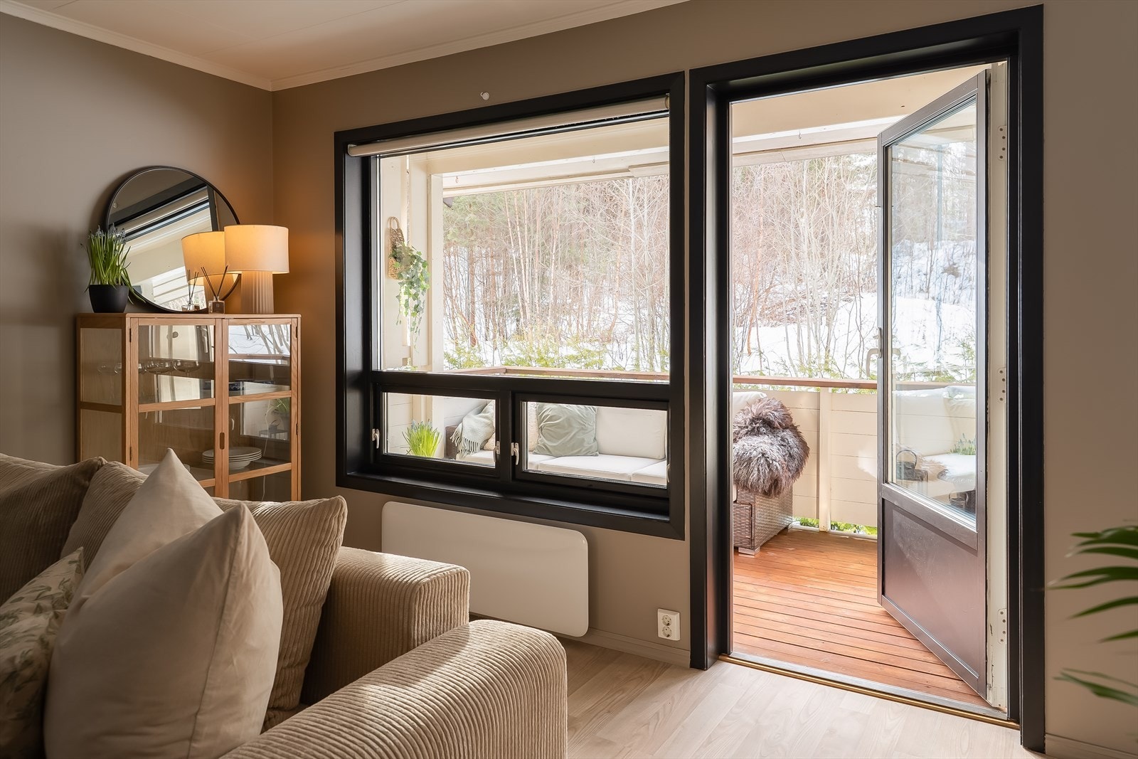 Fra stuen har man utgang til en balkong på 6 kvm. Galleribilde