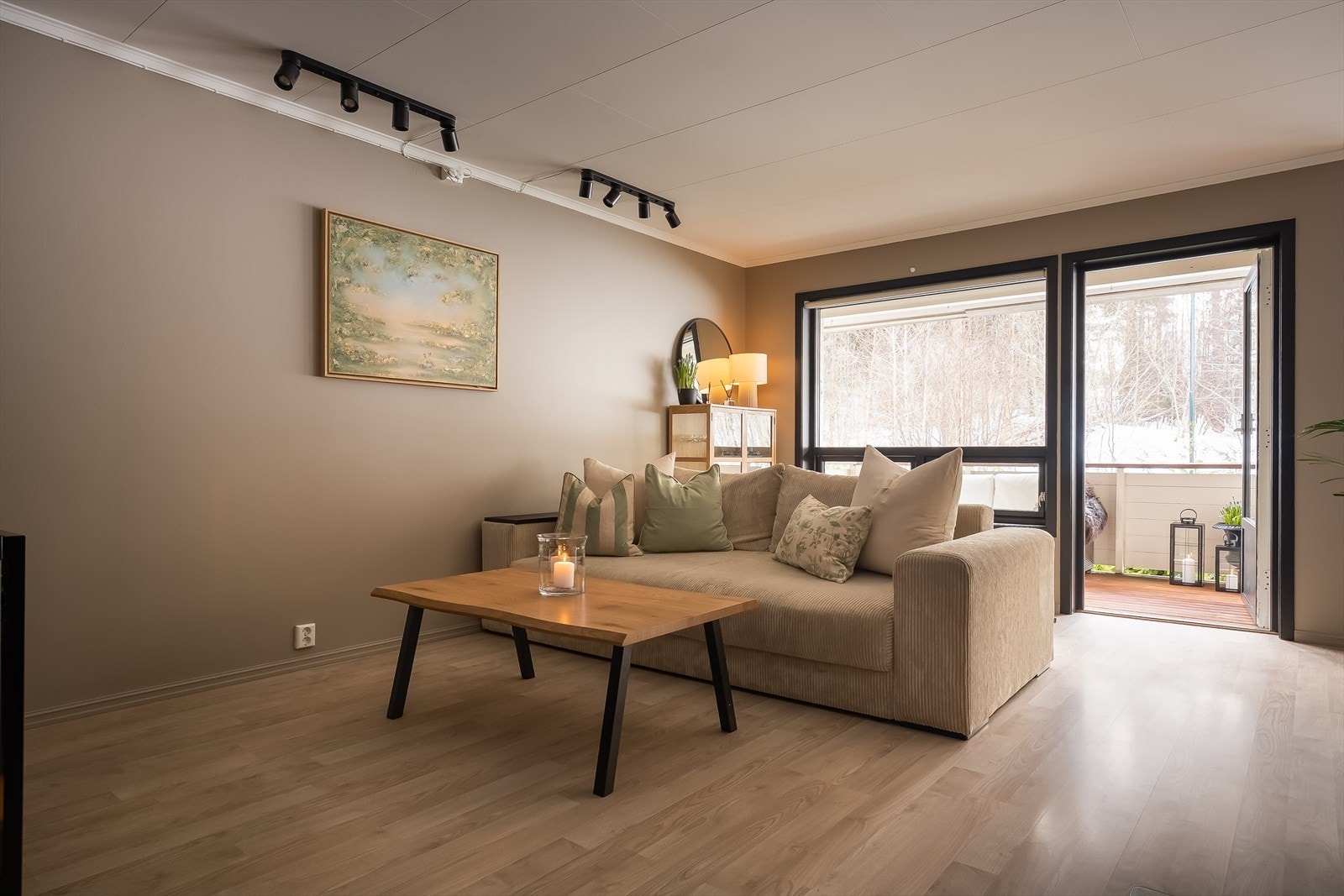 En lekker og stilren 3-roms selveierleilighet med attraktiv beliggenhet på Vikåsen. Galleribilde