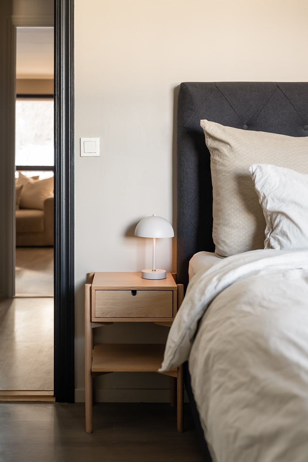 Rommet har en rolig og behagelig atmosfære med lune farger. Galleribilde