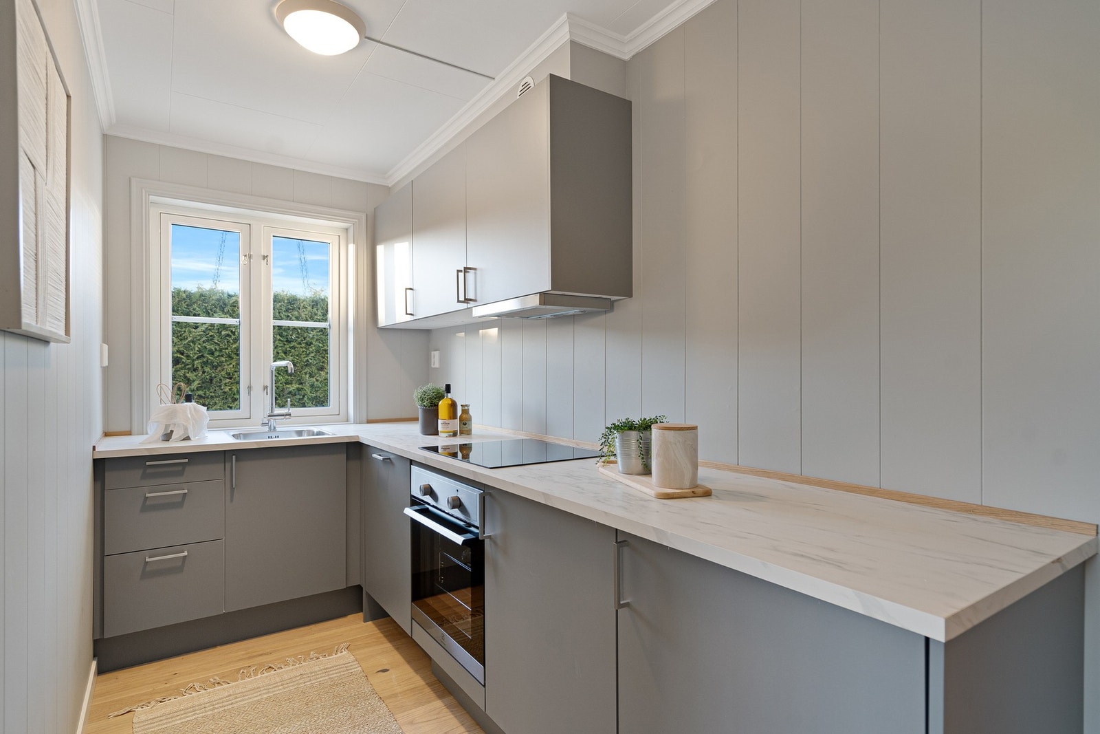 Helt ny, praktisk kjøkkeninnredning, type Norema Galleribilde