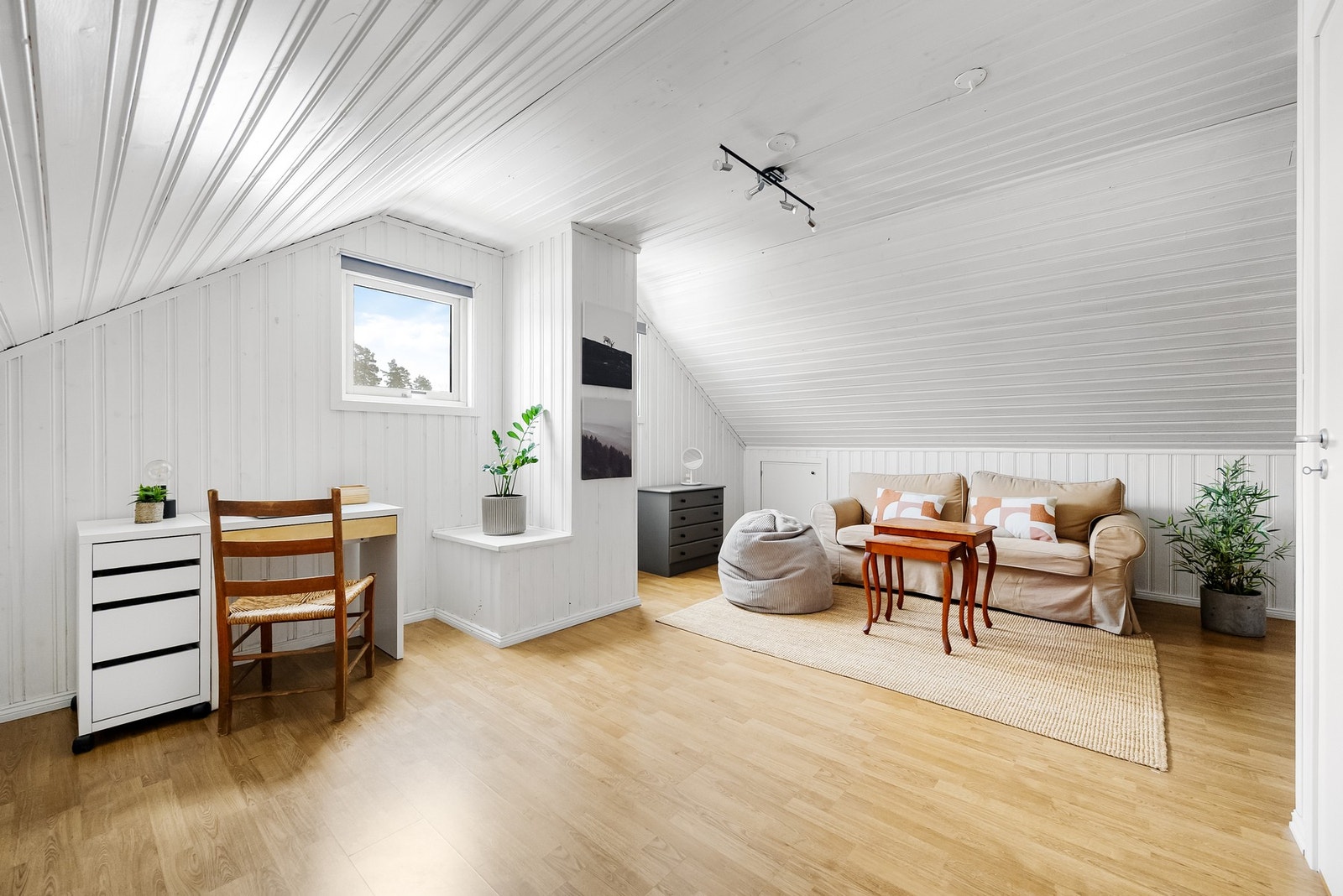 Stuen fungerer utmerket som et ekstra samlingsted for familien eller som en egen sone for barna. Galleribilde