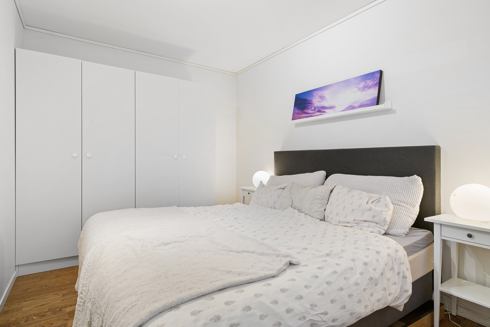 Hovedsoverom med god garderobeplass Galleribilde