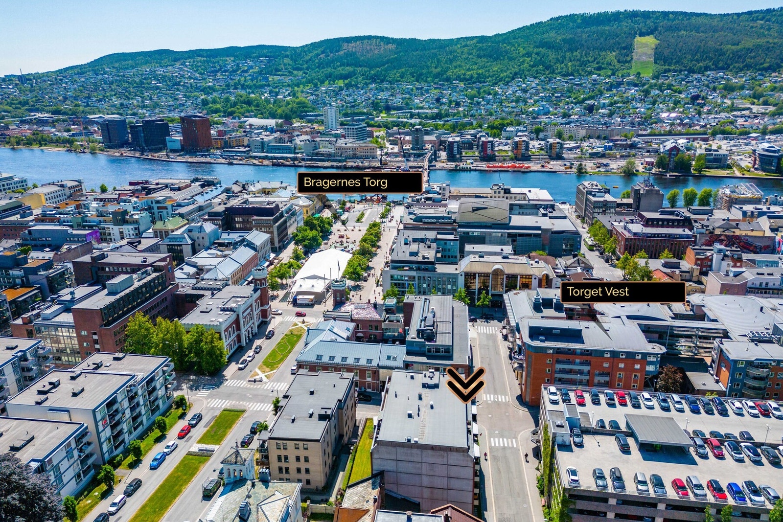 Fra leiligheten tar det noen få minutter, så er du fremme på Bragernes Torg. Galleribilde