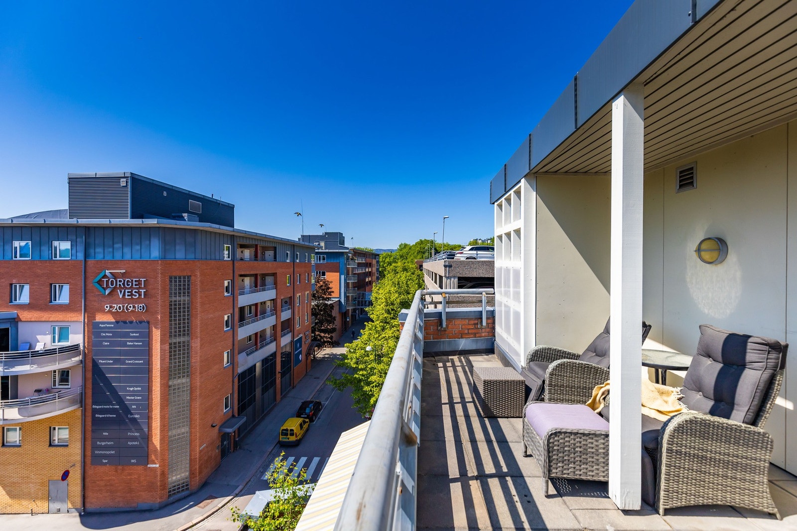 Felles terrasse i borettslaget. Galleribilde